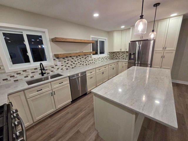 1390 Glen Hill Drive, Glendale Heights, IL 60139