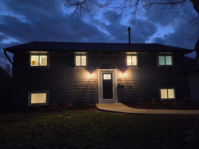 1390 Glen Hill Drive, Glendale Heights, IL 60139