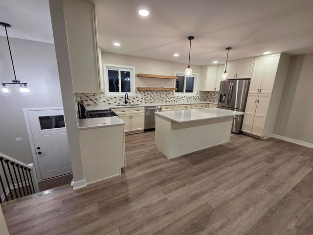 1390 Glen Hill Drive, Glendale Heights, IL 60139