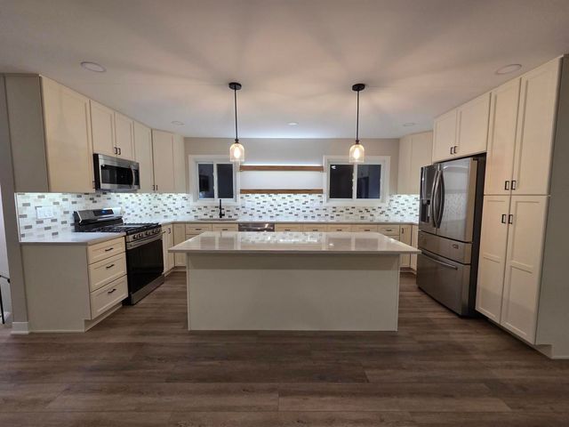 1390 Glen Hill Drive, Glendale Heights, IL 60139