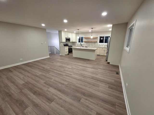 1390 Glen Hill Drive, Glendale Heights, IL 60139