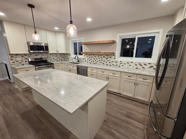 1390 Glen Hill Drive, Glendale Heights, IL 60139