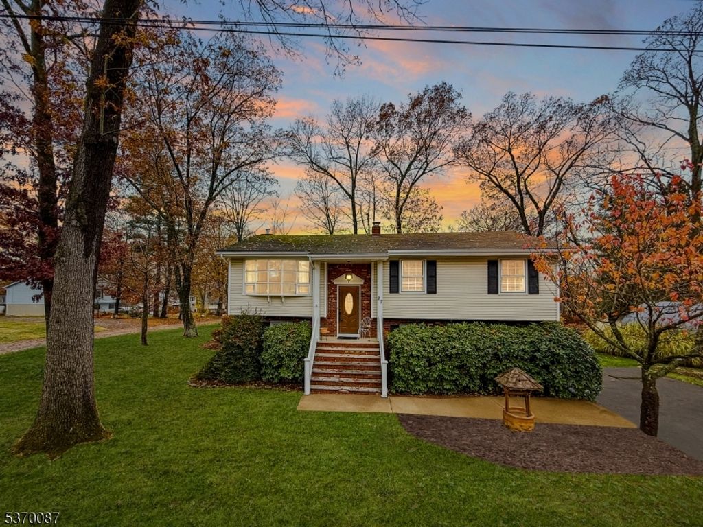27 High Crest Dr, Vernon Twp., NJ 07419