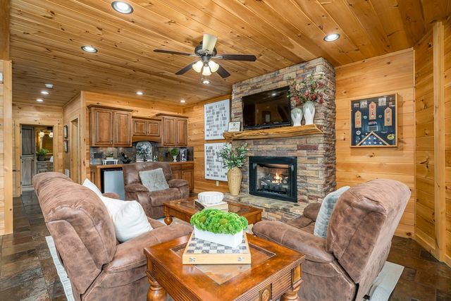 339 Birdseye View, Blue Ridge, GA 30513