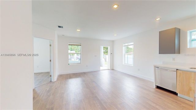 511 SE 2ND STREET, Hialeah, FL 33010