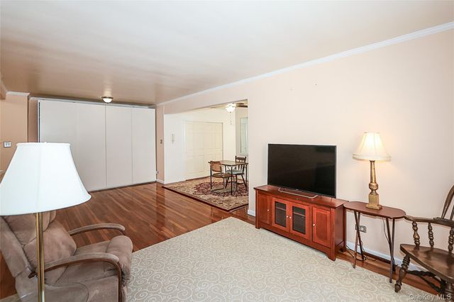 224-24 Union Turnpike 4H, Oakland Gardens, NY 11364