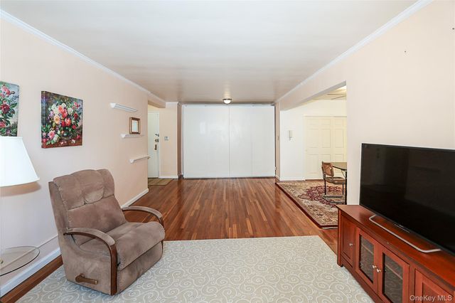 224-24 Union Turnpike 4H, Oakland Gardens, NY 11364