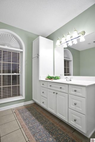 93 North Dr, Almo, KY 42020