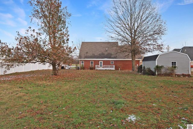 93 North Dr, Almo, KY 42020