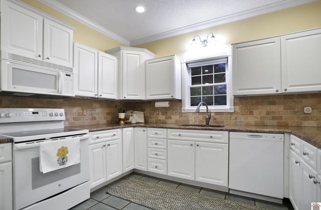 93 North Dr, Almo, KY 42020