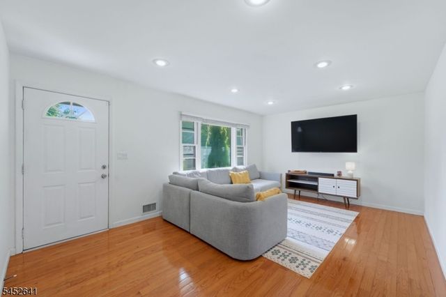 77 Deborah Ct, Plainfield City, NJ 07062