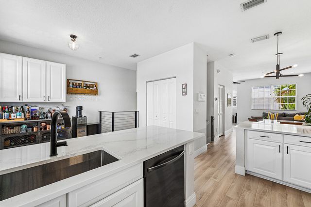 295 NE 5th Avenue 22, Delray Beach, FL 33483