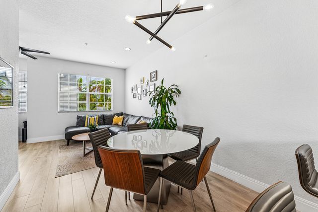 295 NE 5th Avenue 22, Delray Beach, FL 33483