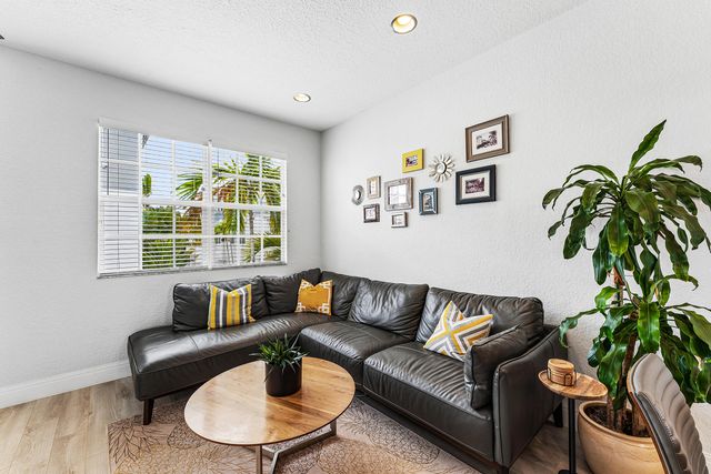 295 NE 5th Avenue 22, Delray Beach, FL 33483