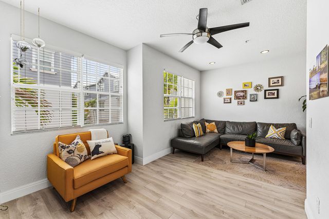 295 NE 5th Avenue 22, Delray Beach, FL 33483