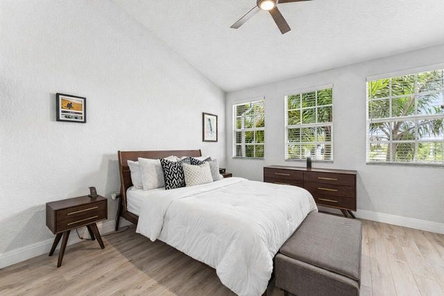 295 NE 5th Avenue 22, Delray Beach, FL 33483