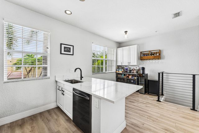 295 NE 5th Avenue 22, Delray Beach, FL 33483