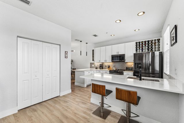 295 NE 5th Avenue 22, Delray Beach, FL 33483
