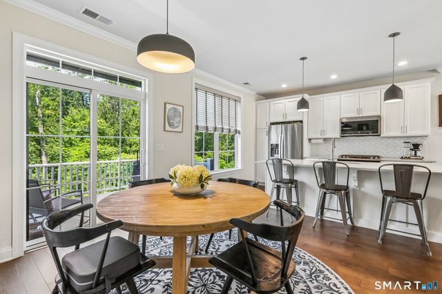 21 Brentwood Circle, Danbury, CT 06810