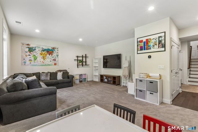 21 Brentwood Circle, Danbury, CT 06810