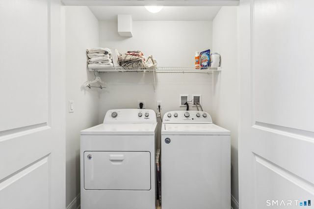 21 Brentwood Circle, Danbury, CT 06810