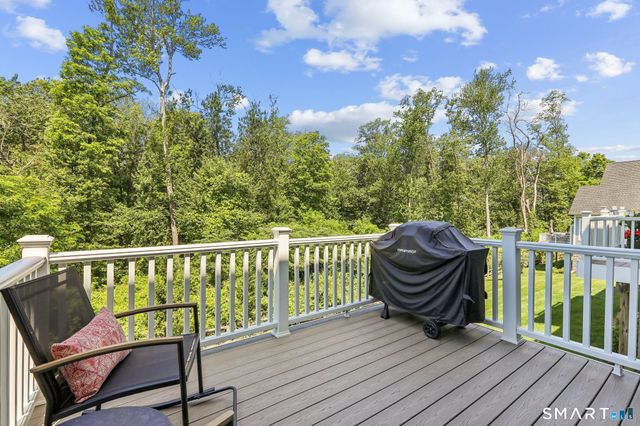 21 Brentwood Circle, Danbury, CT 06810
