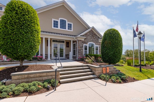 21 Brentwood Circle, Danbury, CT 06810