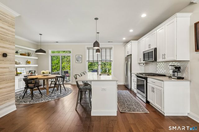 21 Brentwood Circle, Danbury, CT 06810