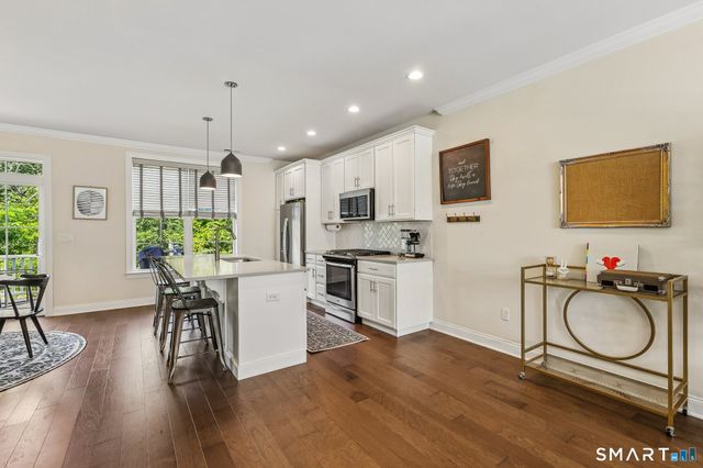21 Brentwood Circle, Danbury, CT 06810