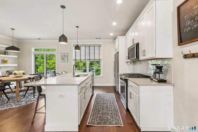 21 Brentwood Circle, Danbury, CT 06810