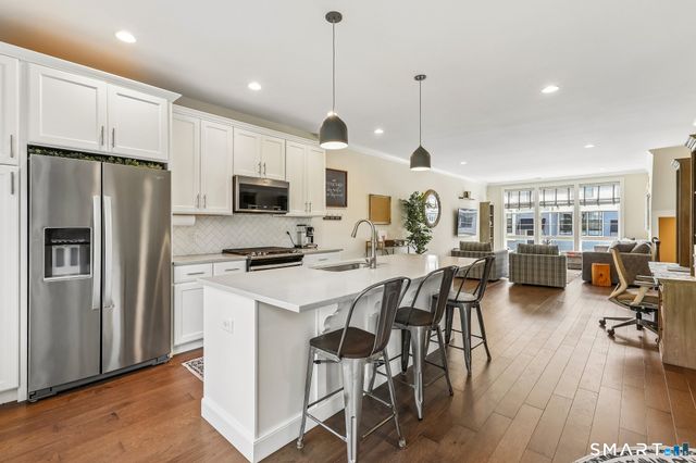 21 Brentwood Circle, Danbury, CT 06810