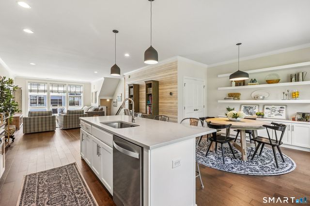 21 Brentwood Circle, Danbury, CT 06810