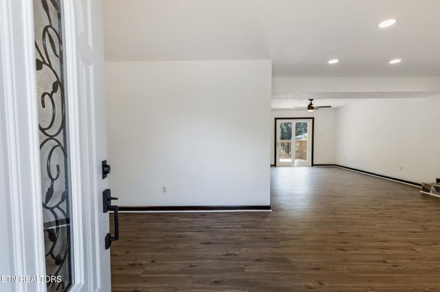 2004 Plumb Ridge Rd Rd, Knoxville, TN 37932