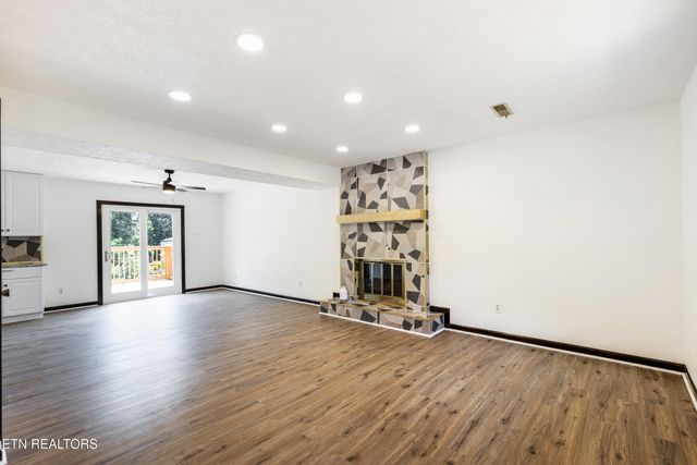 2004 Plumb Ridge Rd Rd, Knoxville, TN 37932