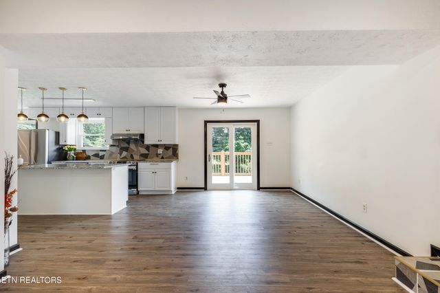 2004 Plumb Ridge Rd Rd, Knoxville, TN 37932