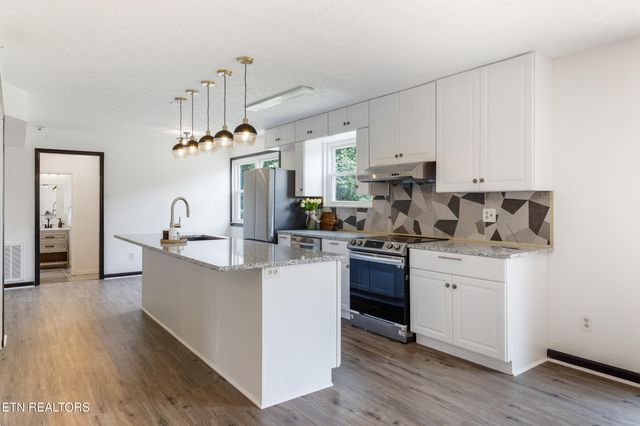 2004 Plumb Ridge Rd Rd, Knoxville, TN 37932