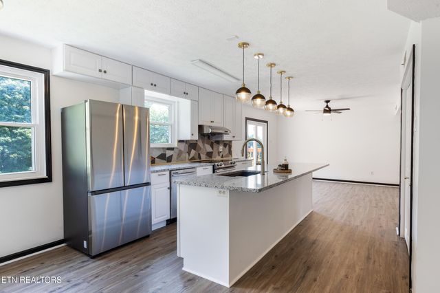 2004 Plumb Ridge Rd Rd, Knoxville, TN 37932