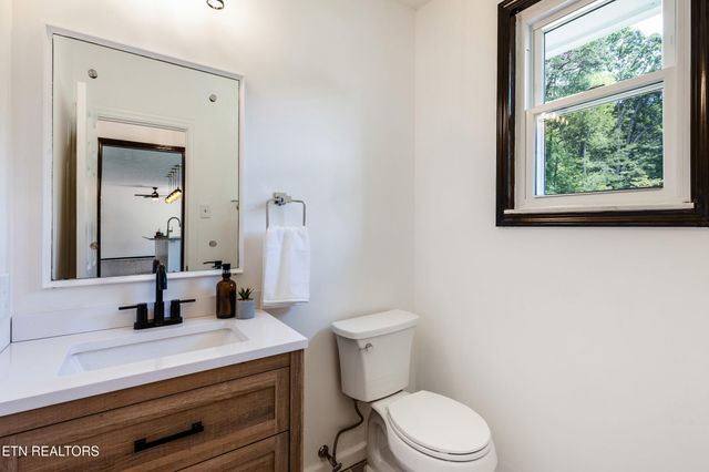 2004 Plumb Ridge Rd Rd, Knoxville, TN 37932