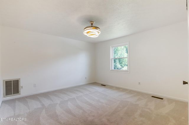2004 Plumb Ridge Rd Rd, Knoxville, TN 37932