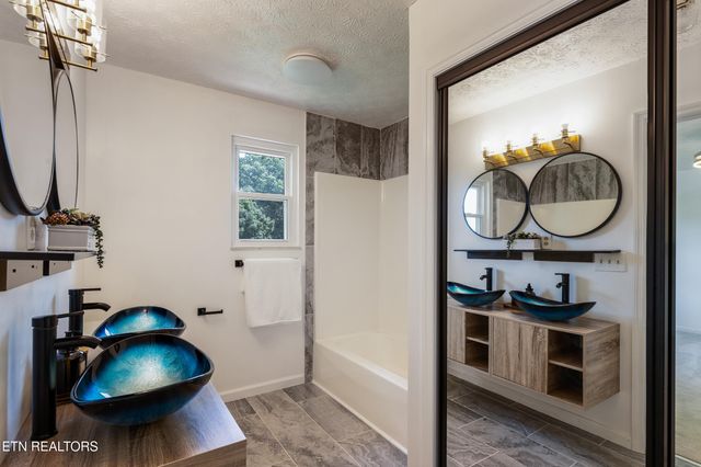 2004 Plumb Ridge Rd Rd, Knoxville, TN 37932