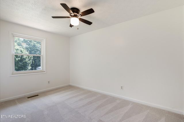 2004 Plumb Ridge Rd Rd, Knoxville, TN 37932