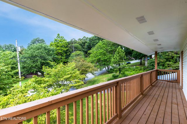 2004 Plumb Ridge Rd Rd, Knoxville, TN 37932