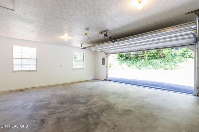 2004 Plumb Ridge Rd Rd, Knoxville, TN 37932