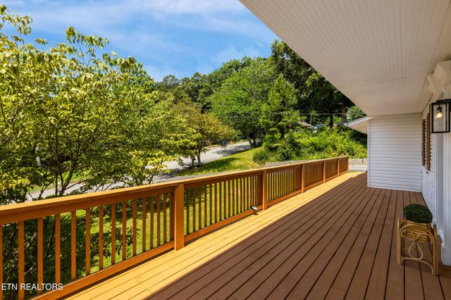 2004 Plumb Ridge Rd Rd, Knoxville, TN 37932