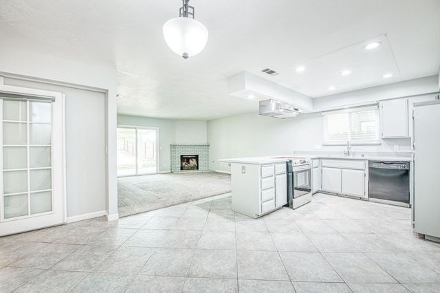 8228 N Calaveras Street, Fresno, CA 93711