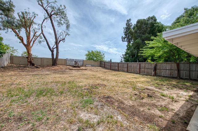 8228 N Calaveras Street, Fresno, CA 93711