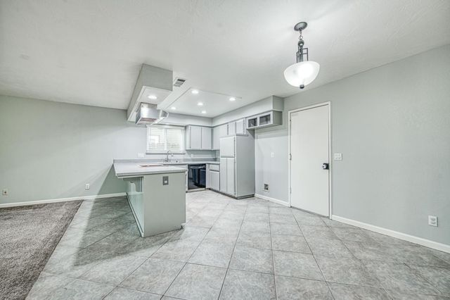 8228 N Calaveras Street, Fresno, CA 93711