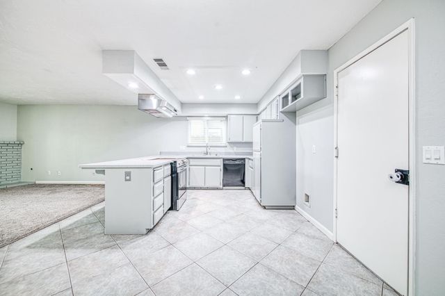 8228 N Calaveras Street, Fresno, CA 93711