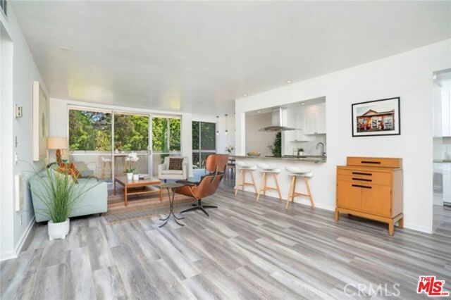 1015 N Kings Road 301, West Hollywood, CA 90069