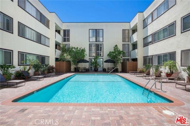 1015 N Kings Road 301, West Hollywood, CA 90069